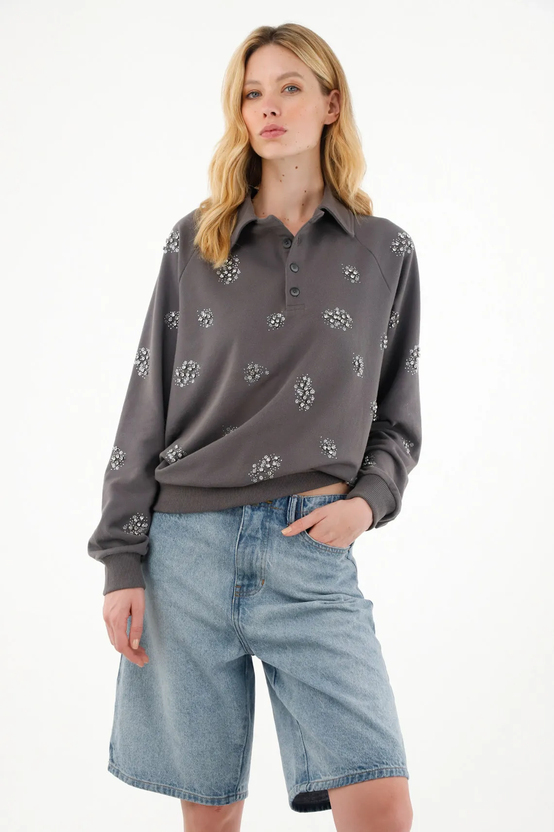 Buzo gris oversize con apliques de brillo para mujer