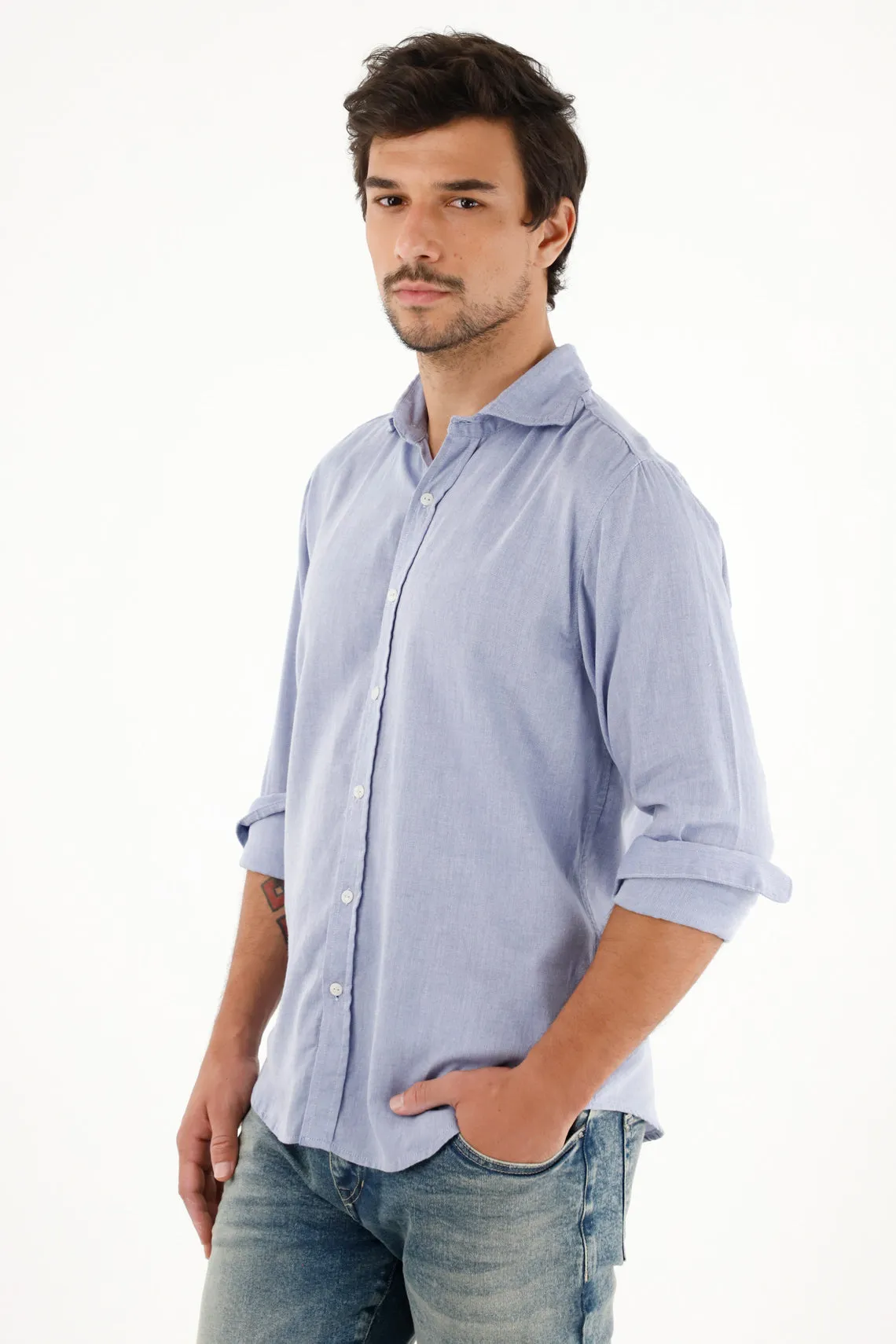 Camisa azul con diseño preteñido manga larga para hombre