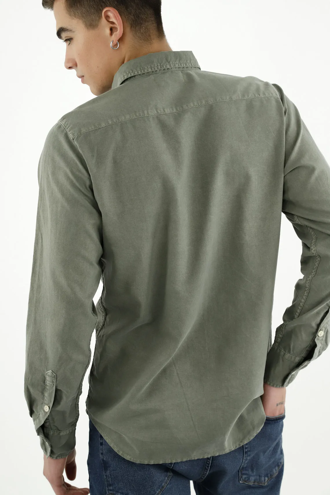 Camisa de botones verde para hombre