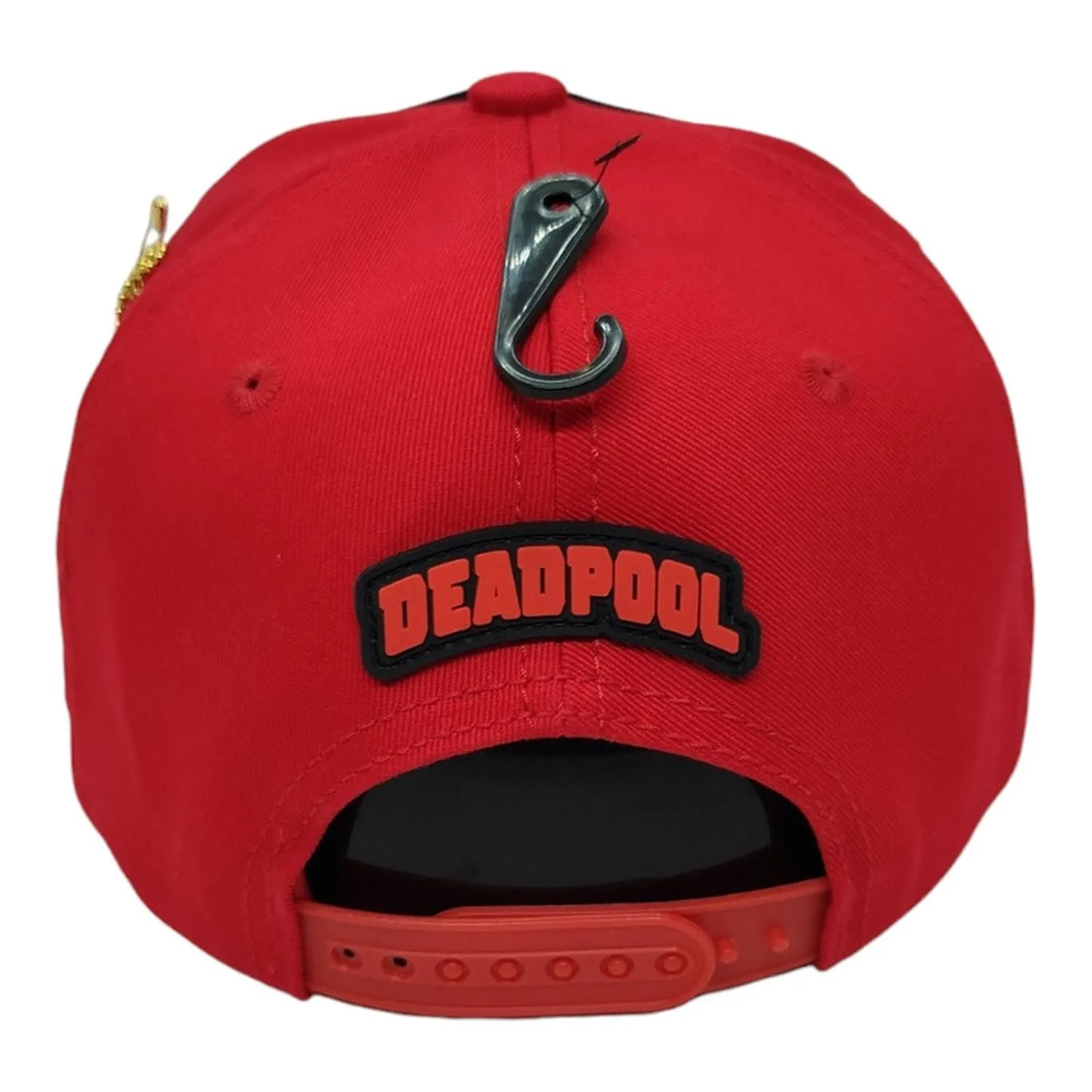 Kndit Caps Gorra Roja Con Negro Visera Roja Placa Plateada Mate Katana Cadenas Deadpool